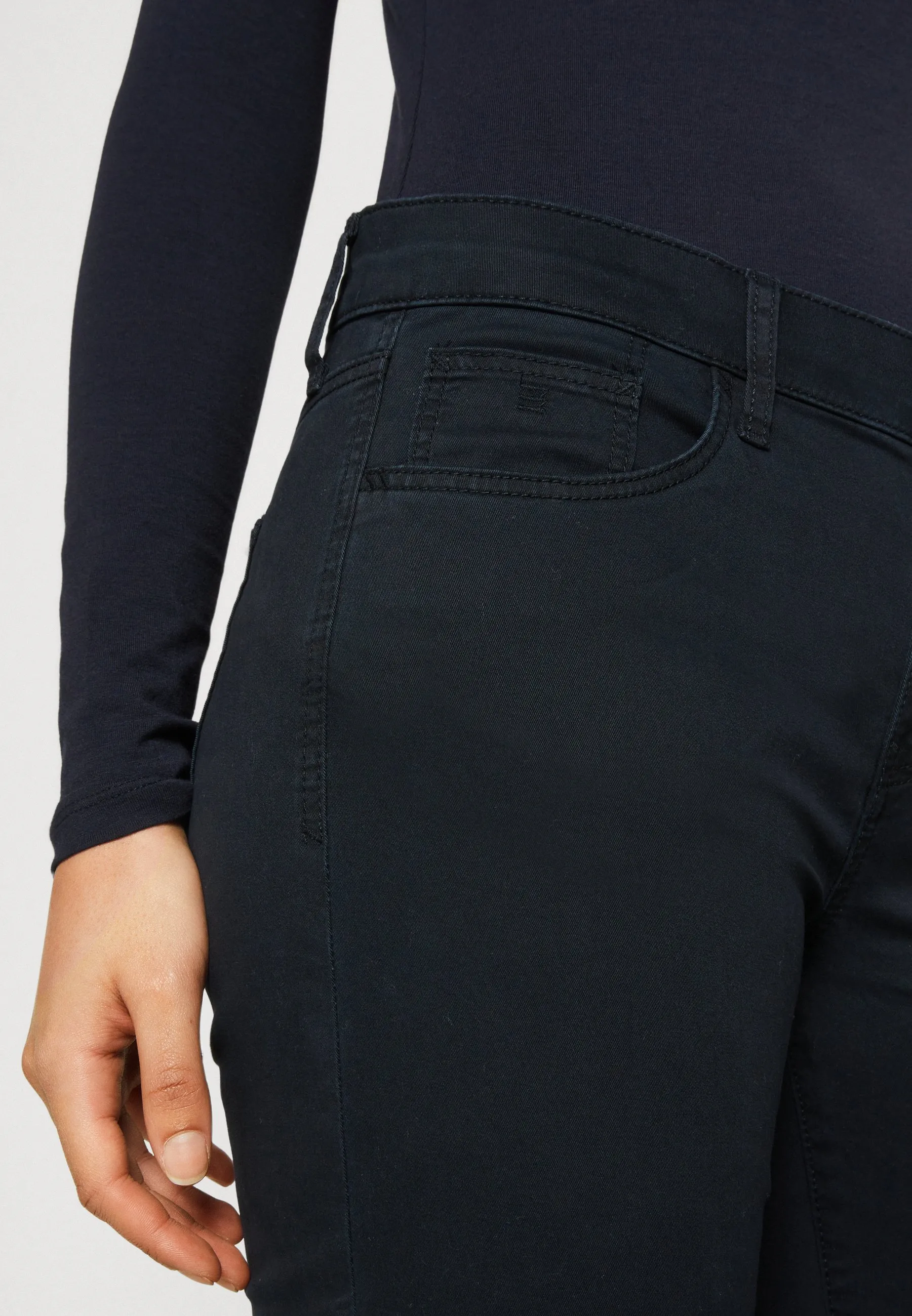 5 POCKET CAPRI - Pantaloni