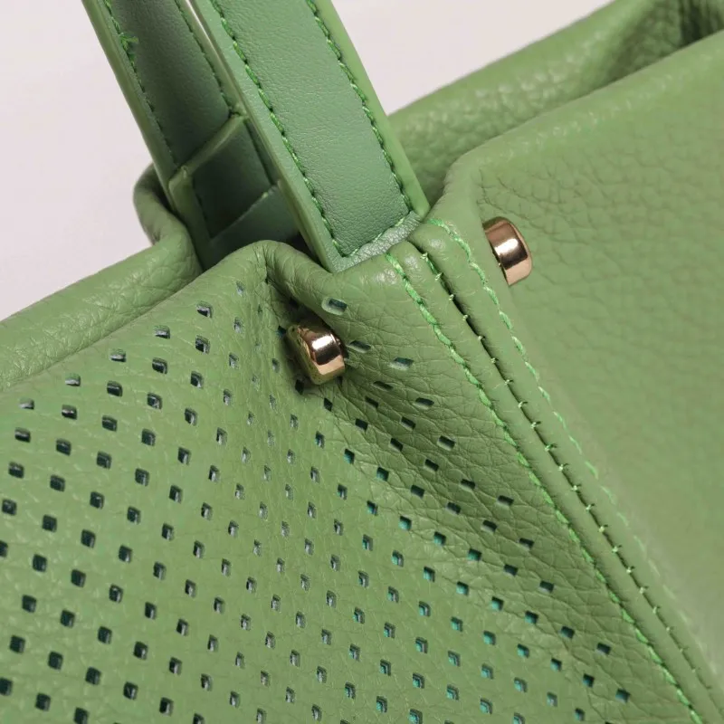 BORSA A BRACCIO CON DETTAGLIO TRAFORATO VERDE MENTA