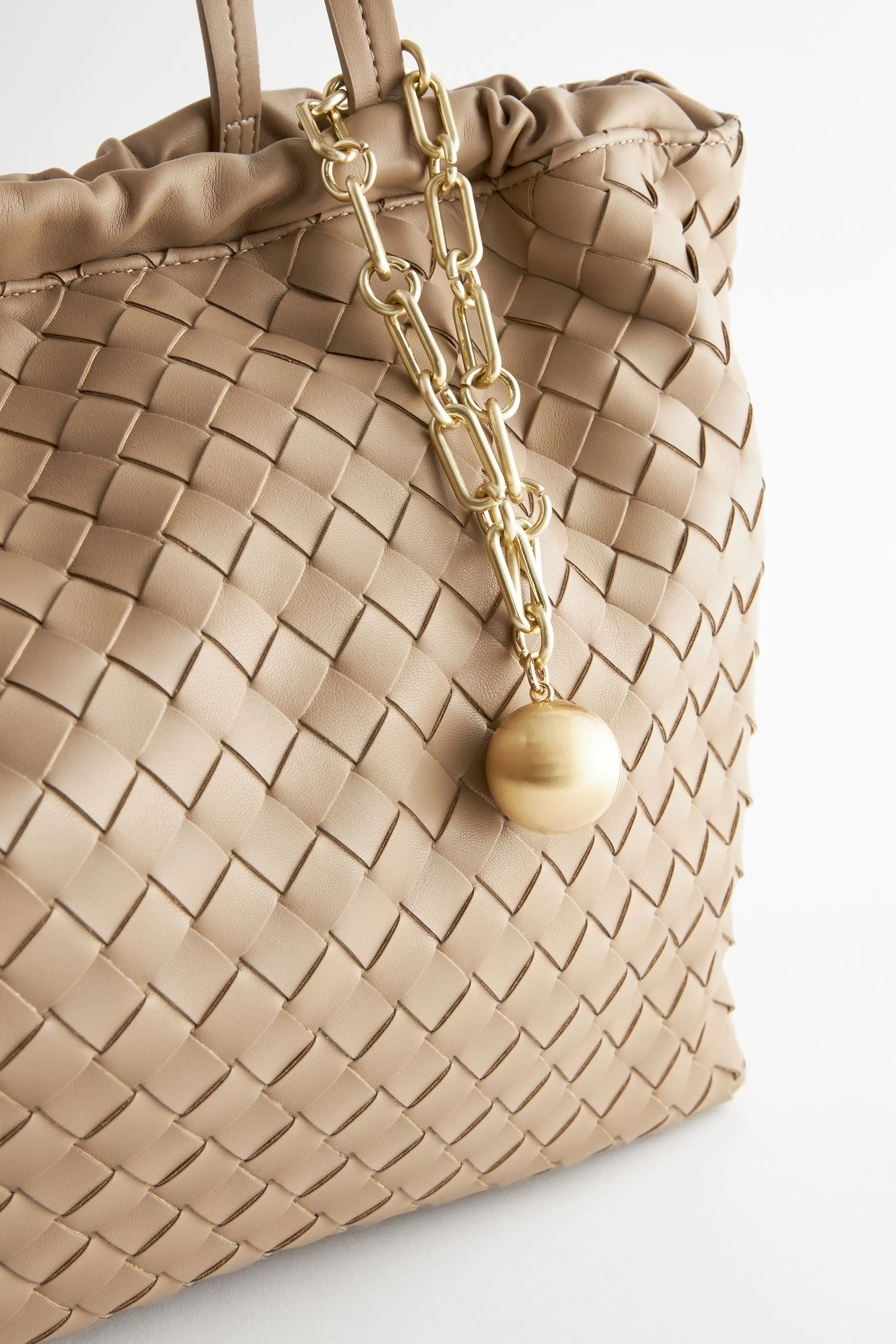 Borsa sulle spalle intrecciata con portachiavi a forma di spina