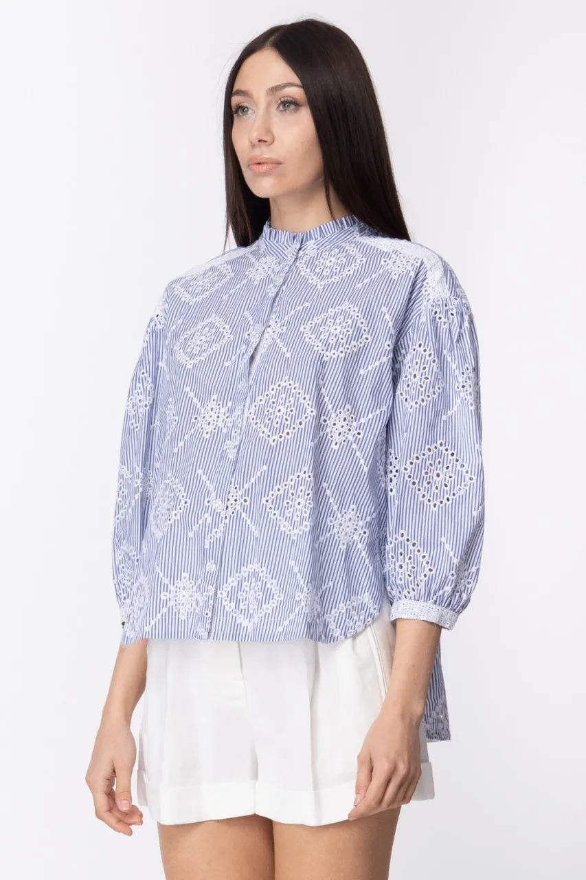 Camicia ampia e asimmetrica in Sangallo SANGALLO SU RIGA NEVE/INDACO