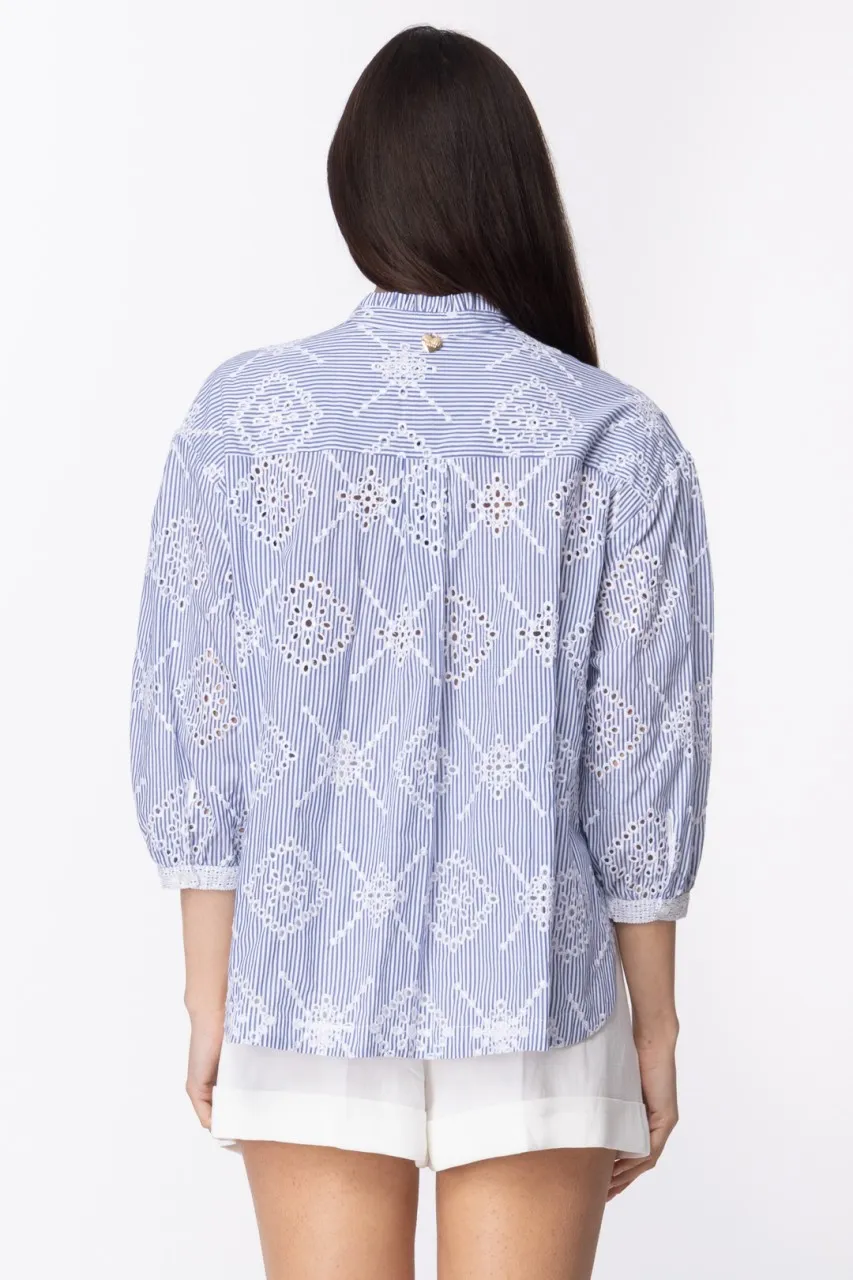 Camicia ampia e asimmetrica in Sangallo SANGALLO SU RIGA NEVE/INDACO