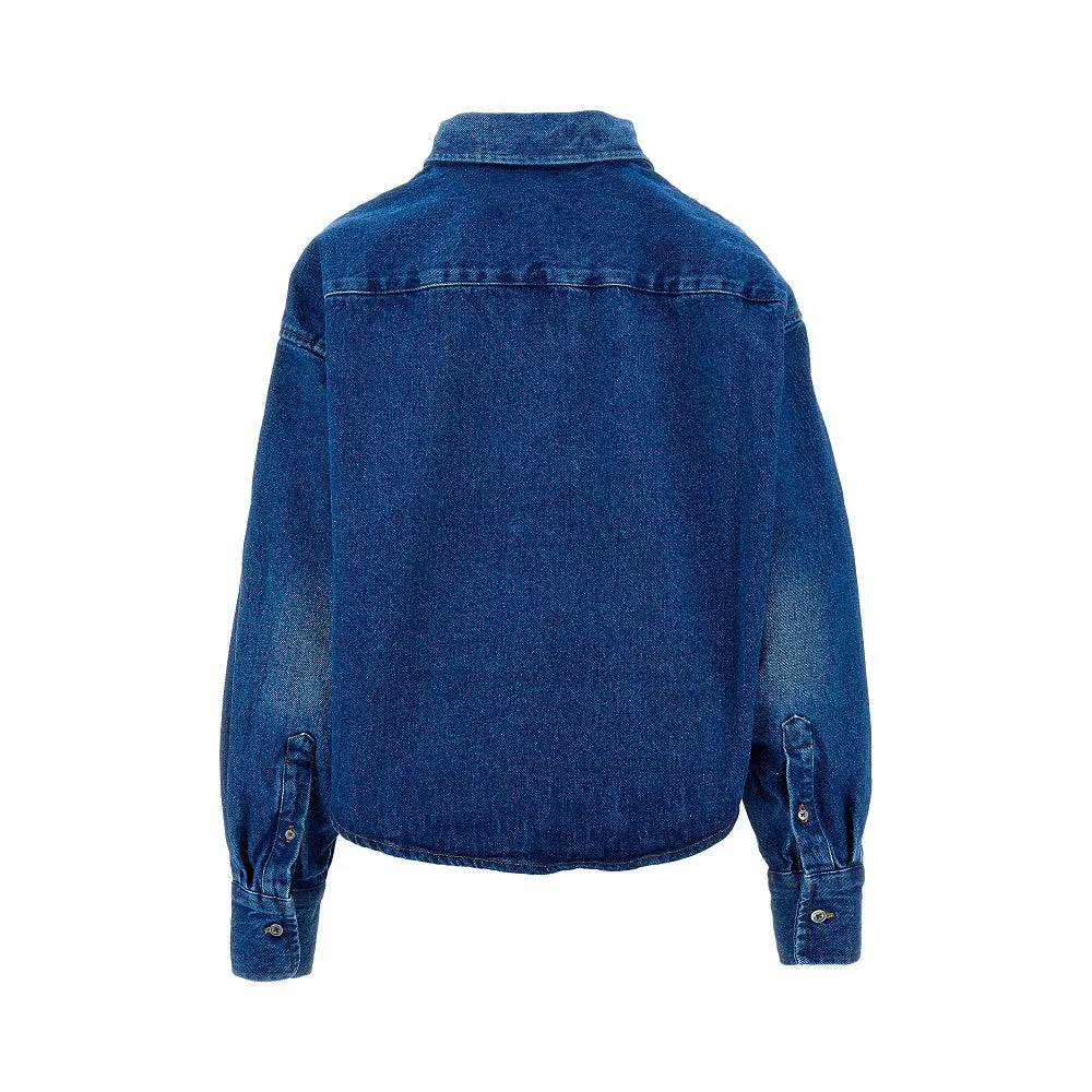 Camicia cropped in denim con logo goffrato