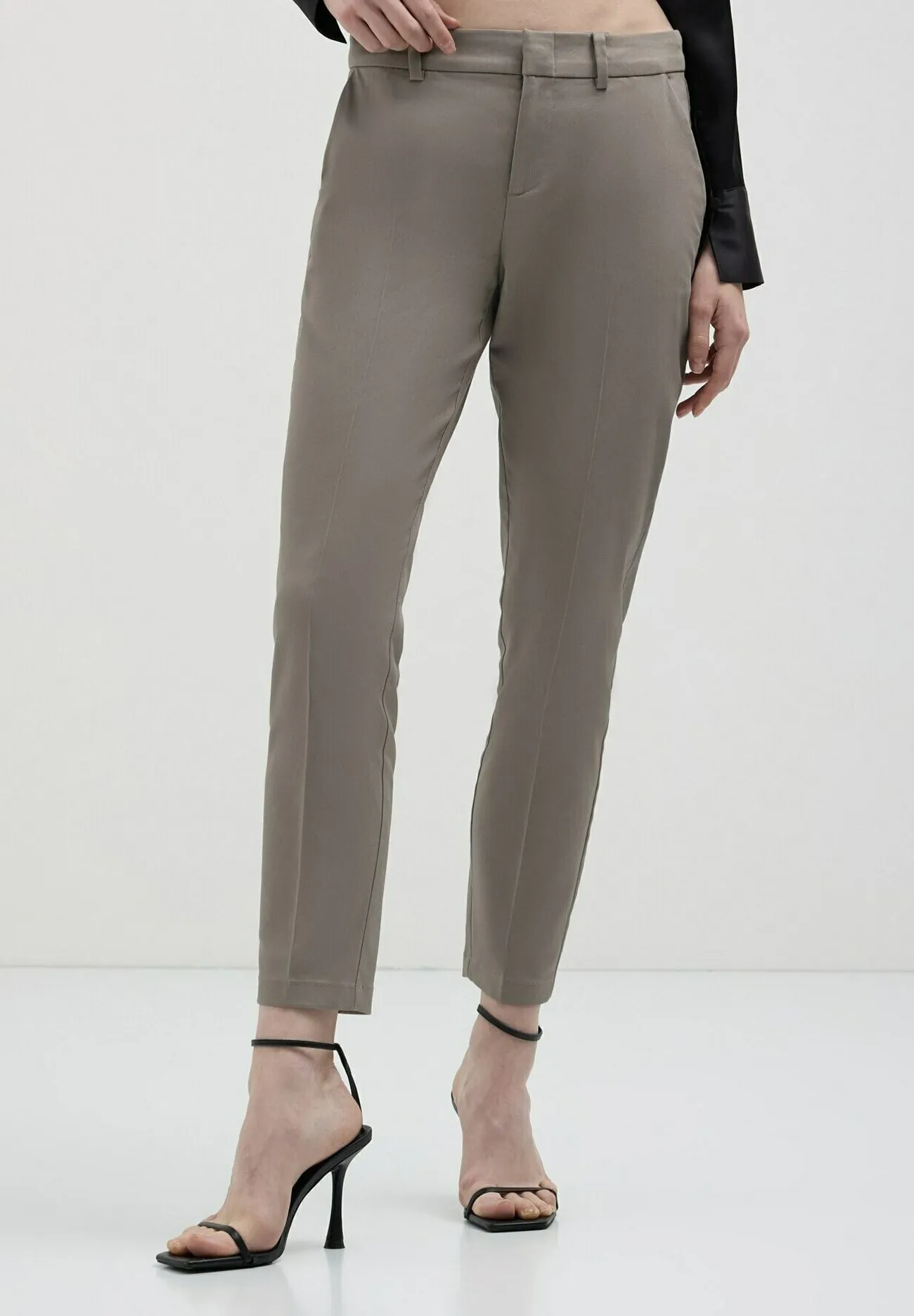 CAPRI IN - Chino