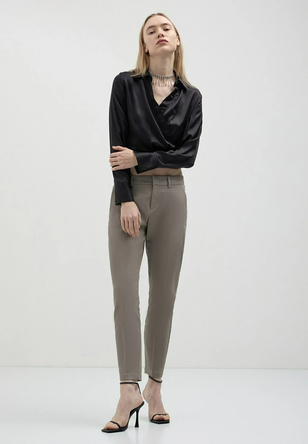 CAPRI IN - Chino
