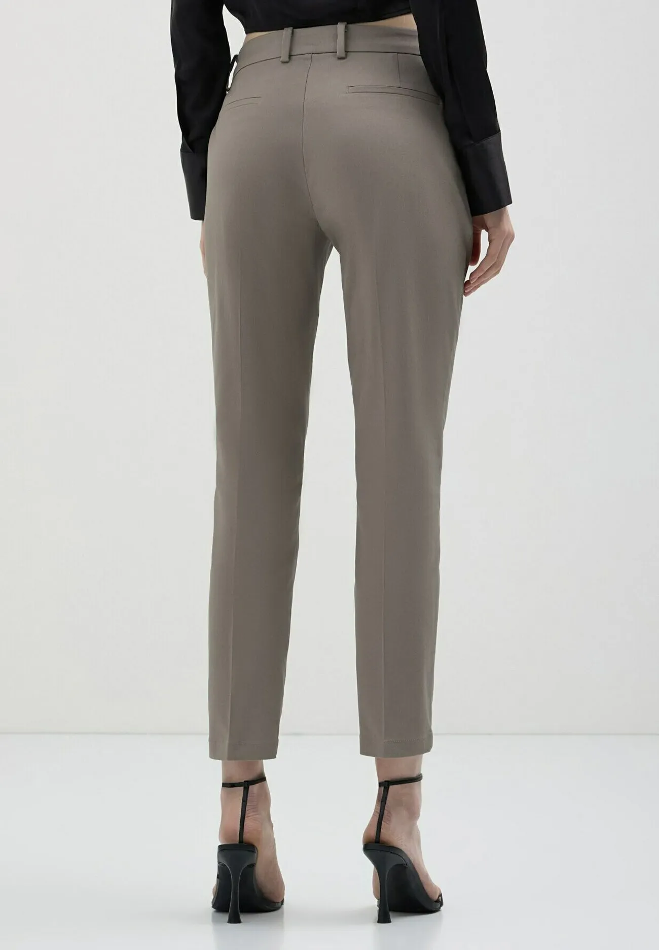 CAPRI IN - Chino
