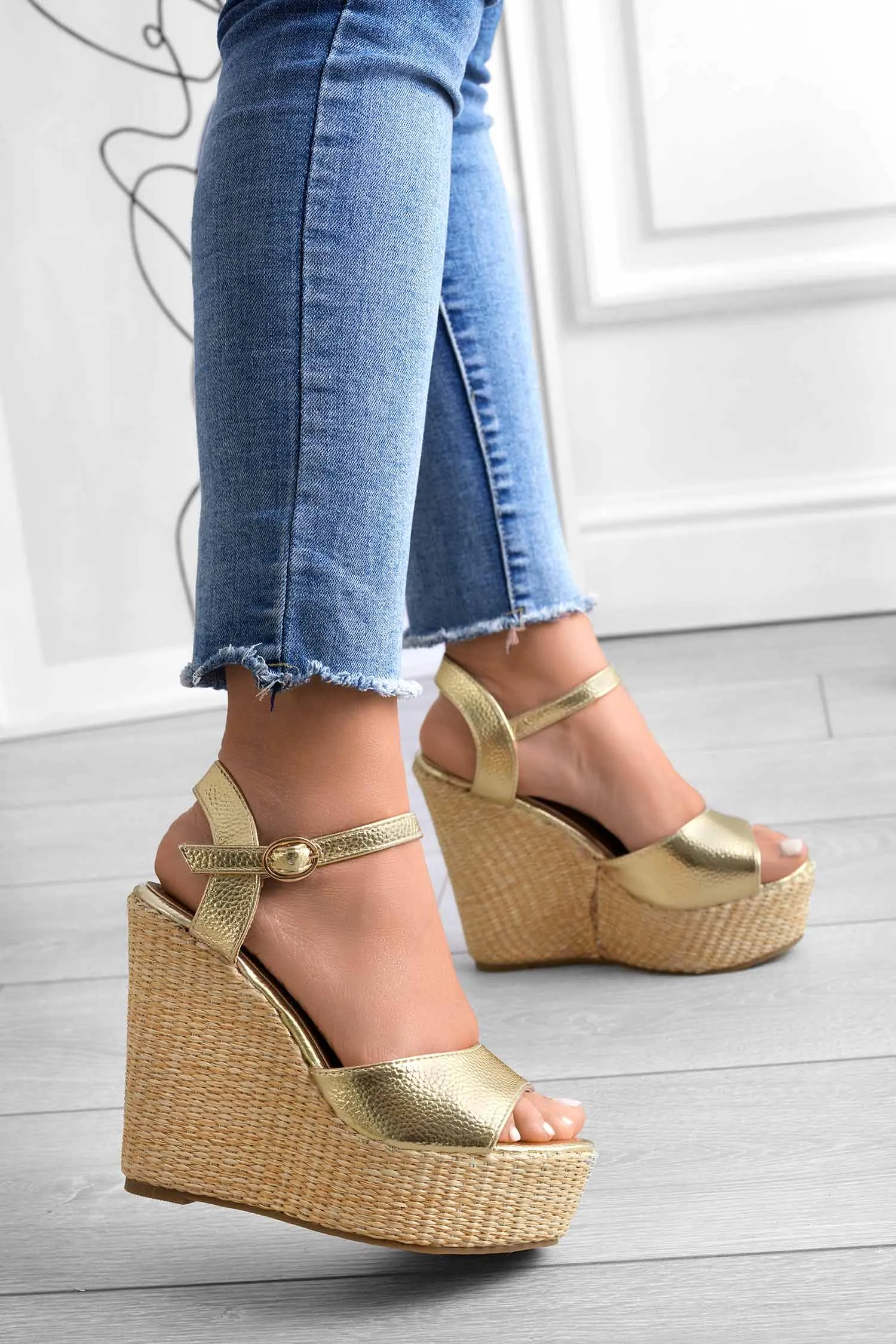 DAKOTA - Sandali Alexoo oro metallizzati con zeppa