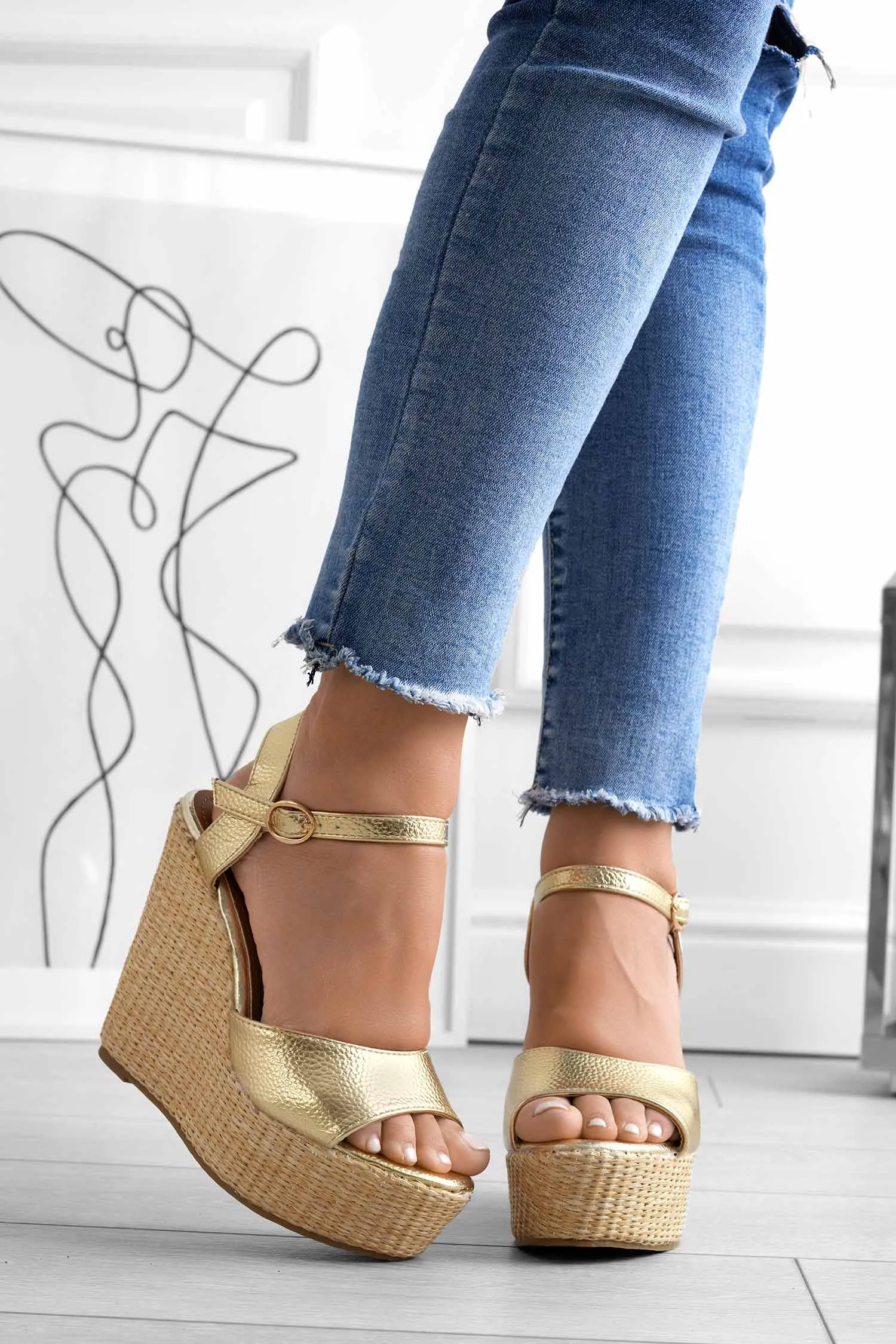 DAKOTA - Sandali Alexoo oro metallizzati con zeppa