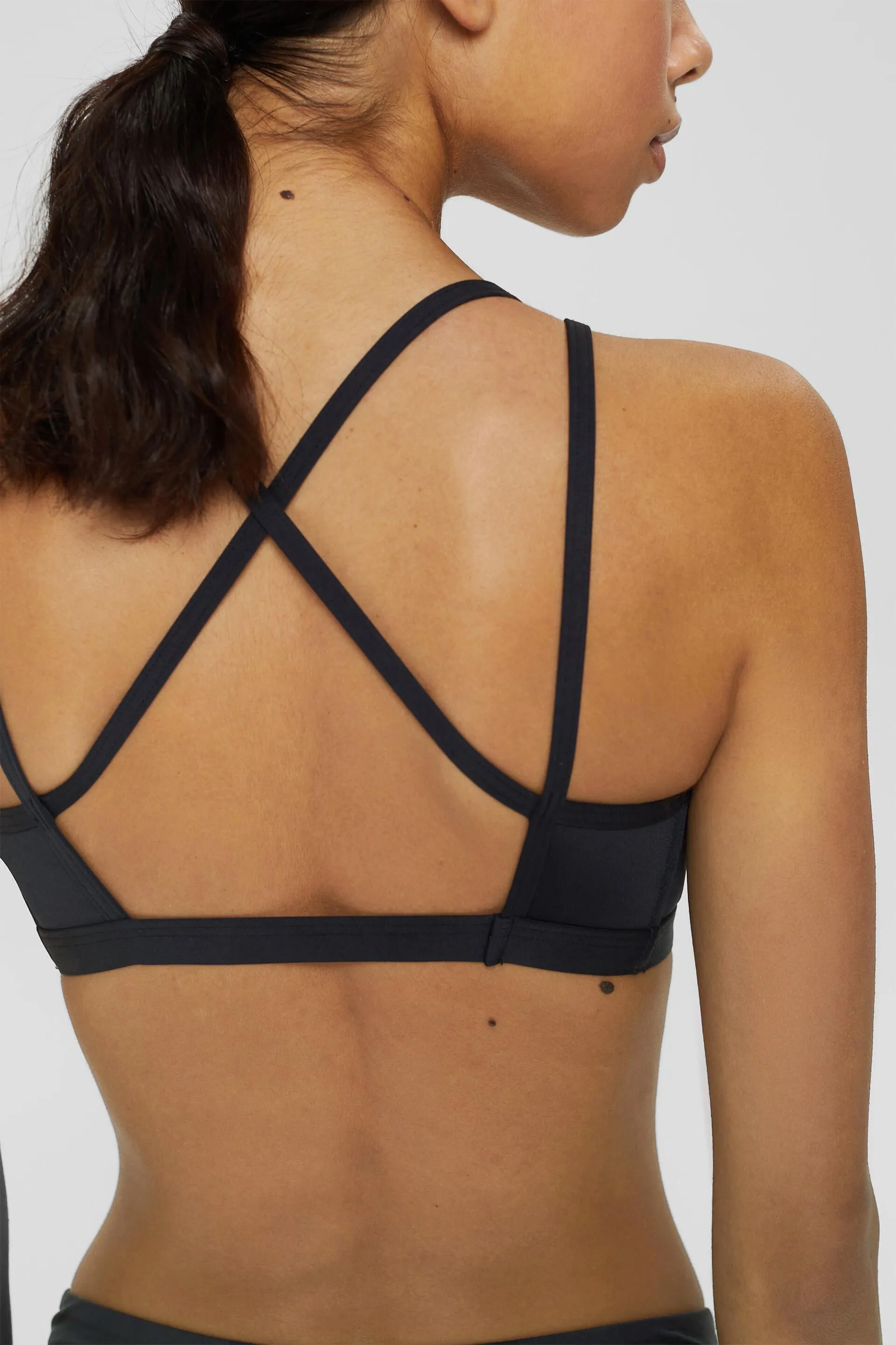 In materiale riciclato: reggiseno imbottito a bustier