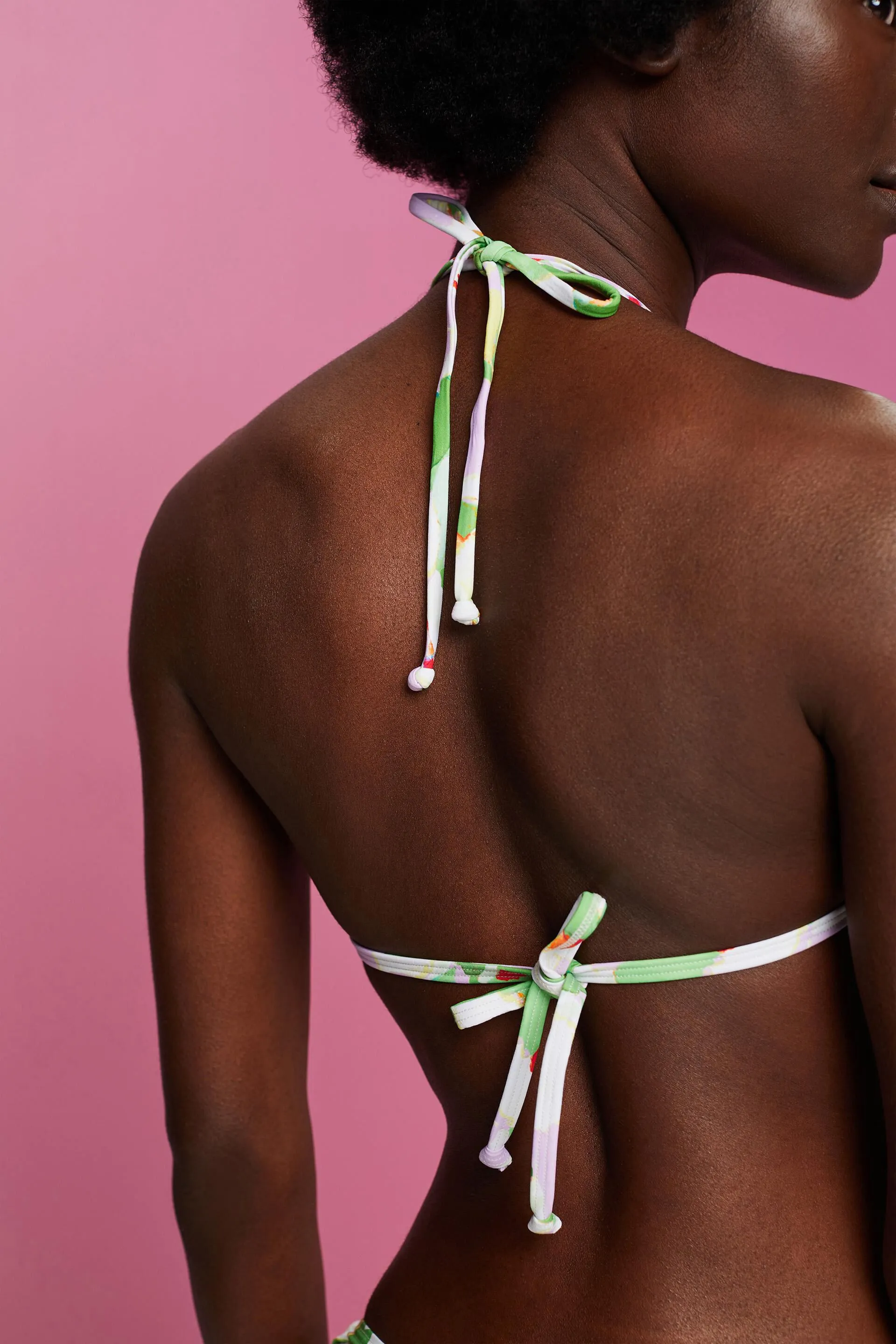 In materiale riciclato: reggiseno imbottito a triangolo