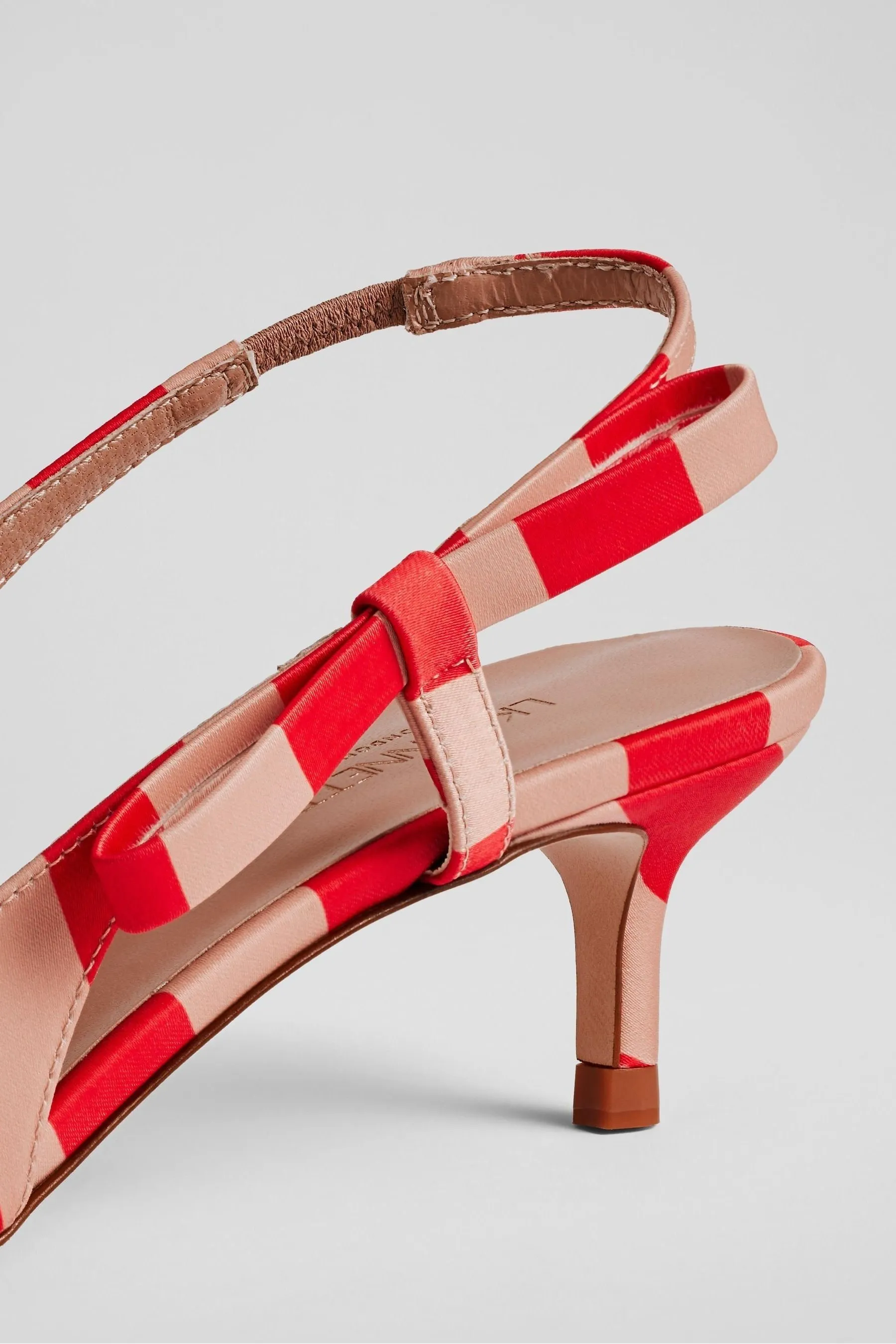 LK Bennett Dettagli metallizzati - Scarpe Fiocco con tacco a rocchetto e scollo alla Barette