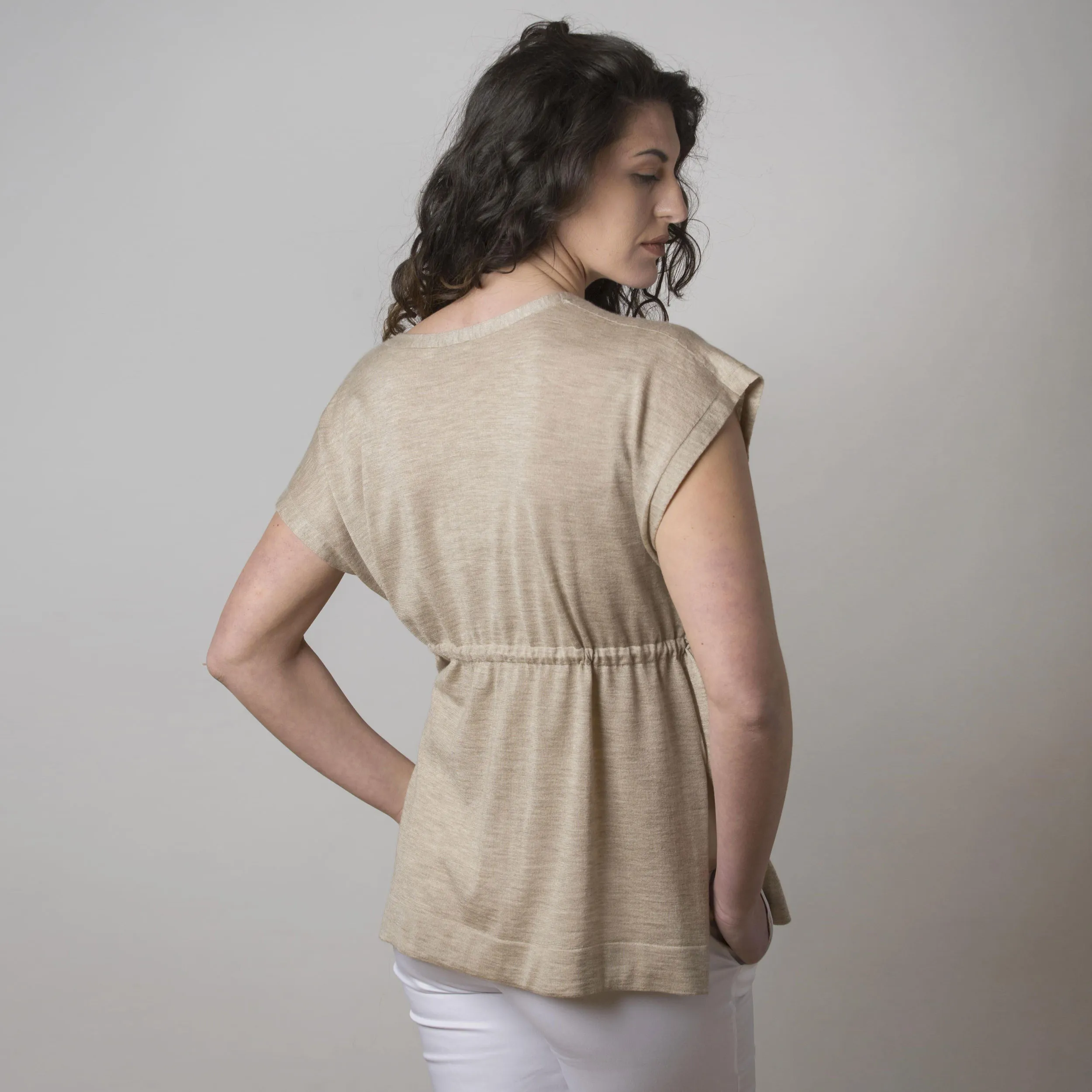 Maglia in cashmere e seta e lacci tortora