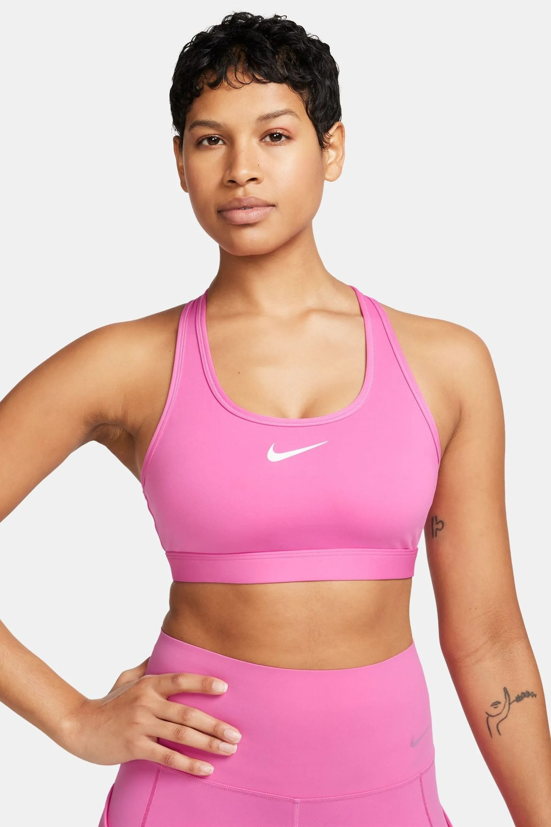 Nike - DriFIT - Reggiseno imbottito sostegno medio con logo