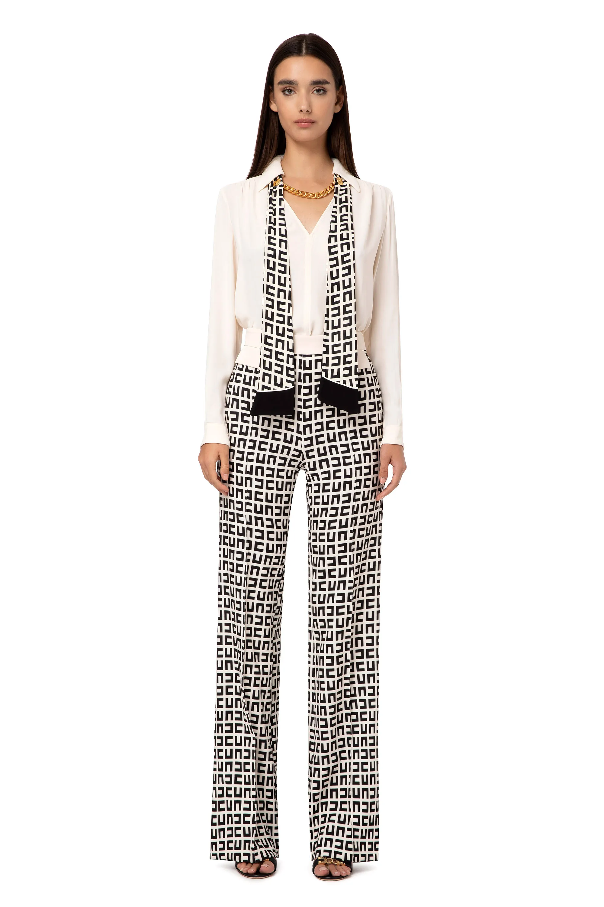 Pantalone dalla vestibilità a palazzo