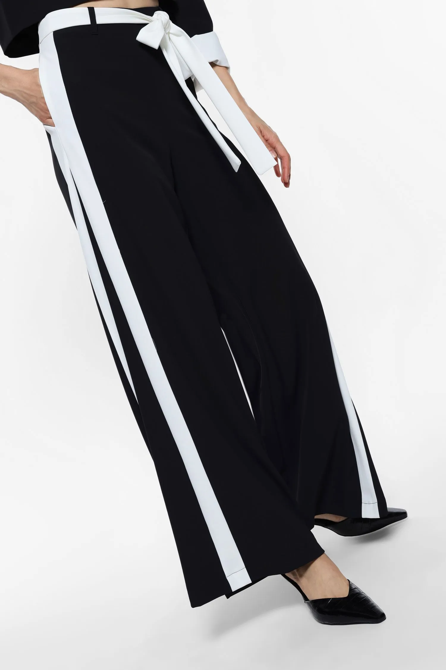   Pantaloni a palazzo con cintura a fiocco     