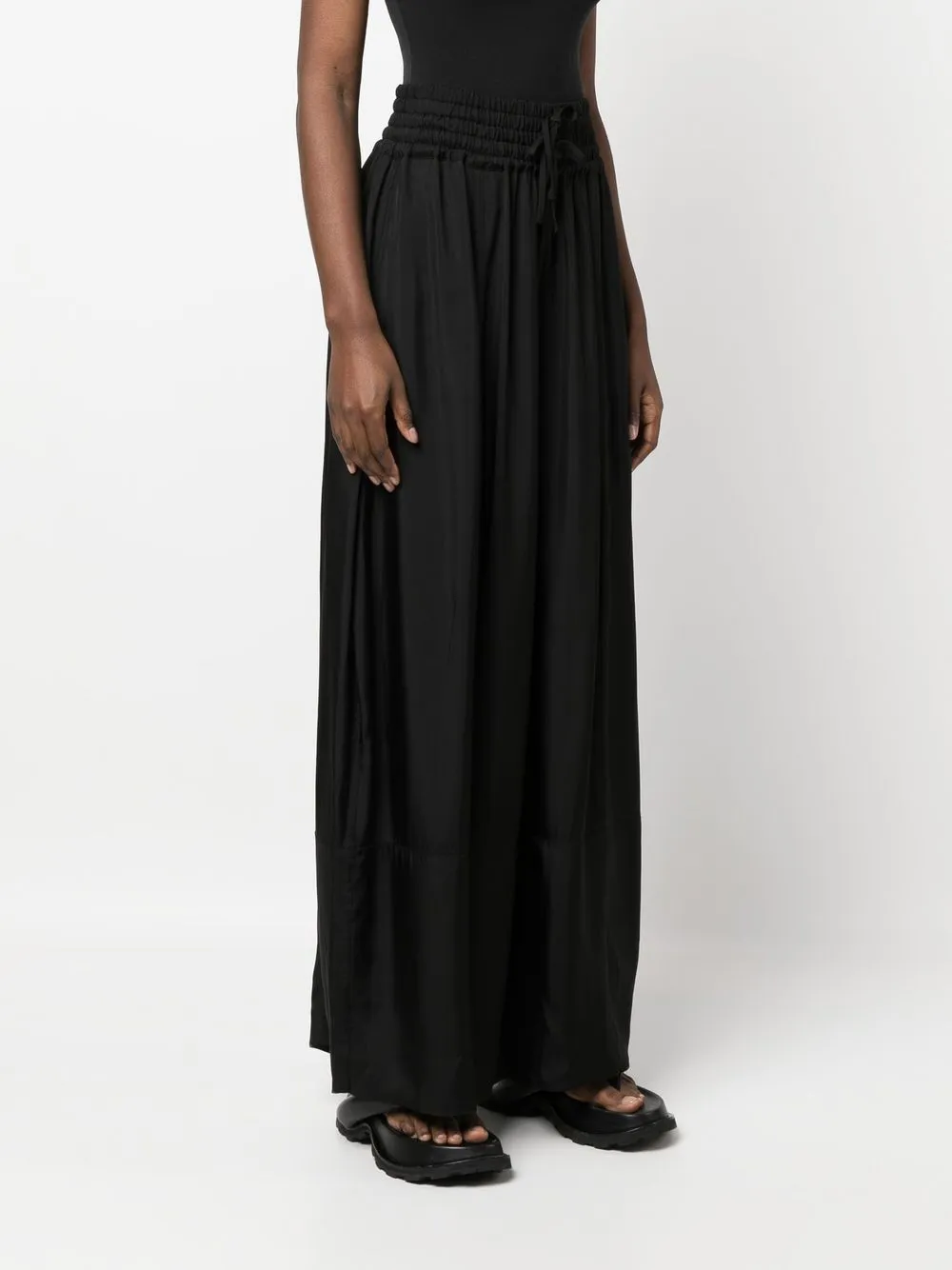 Pantaloni a palazzo in nero - donna