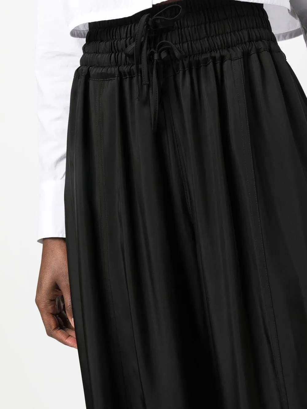 Pantaloni a palazzo in nero - donna