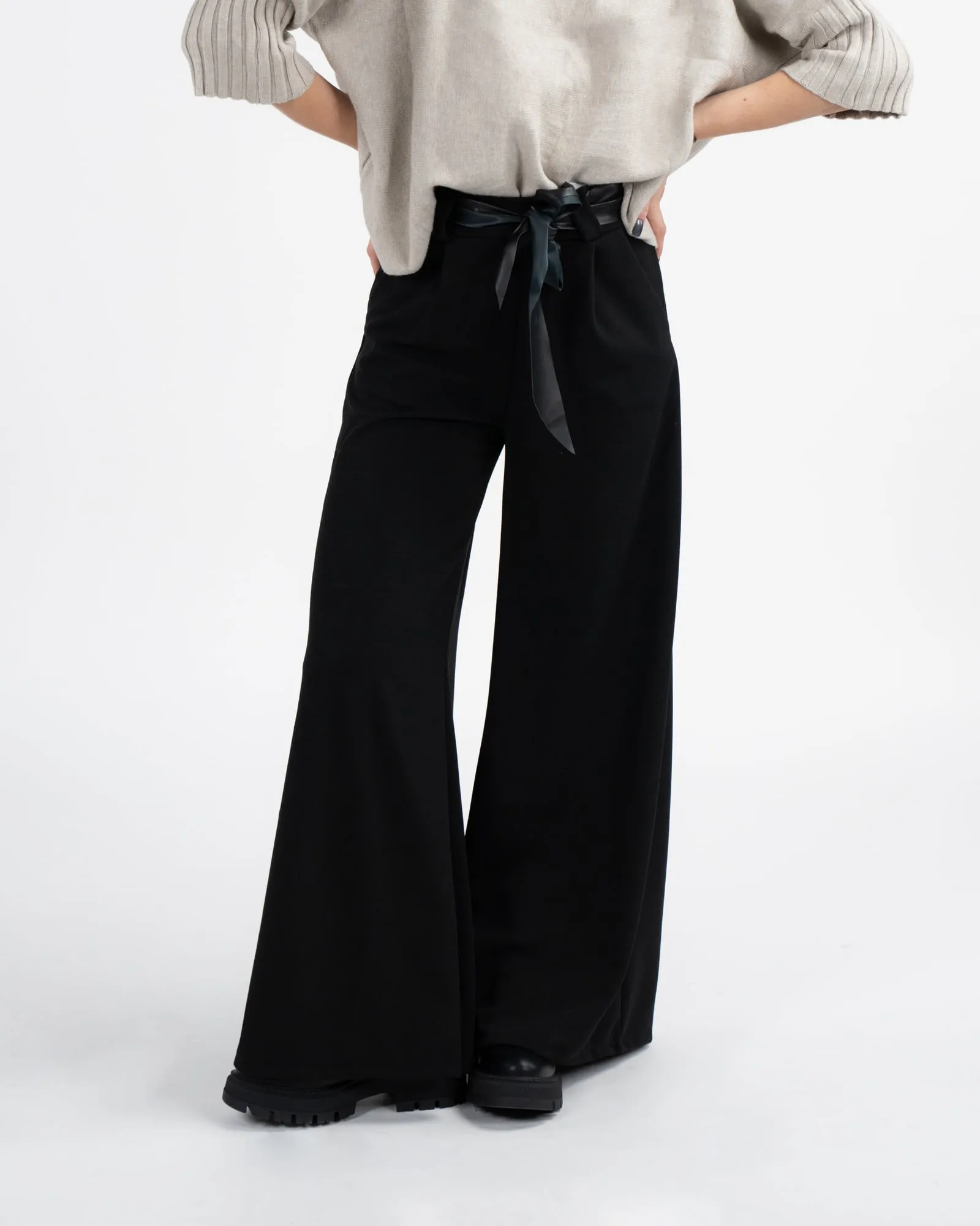 Pantaloni a palazzo - NERO