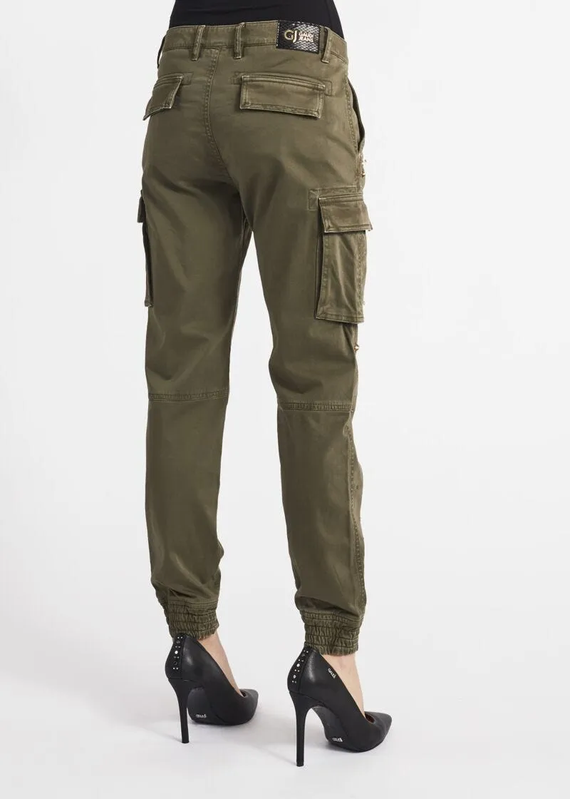 Pantaloni cargo con borchie