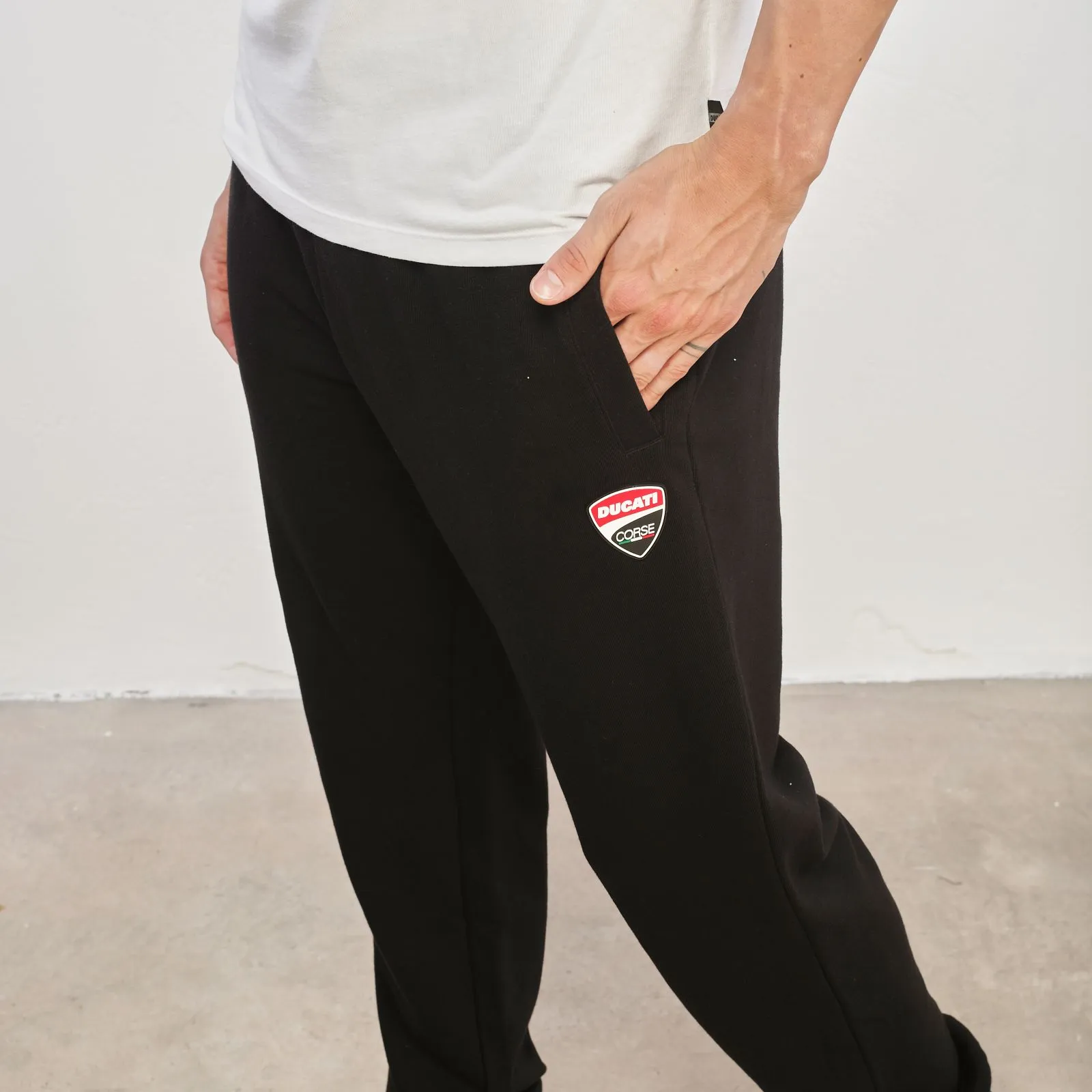 Pantaloni neri in tuta con logo