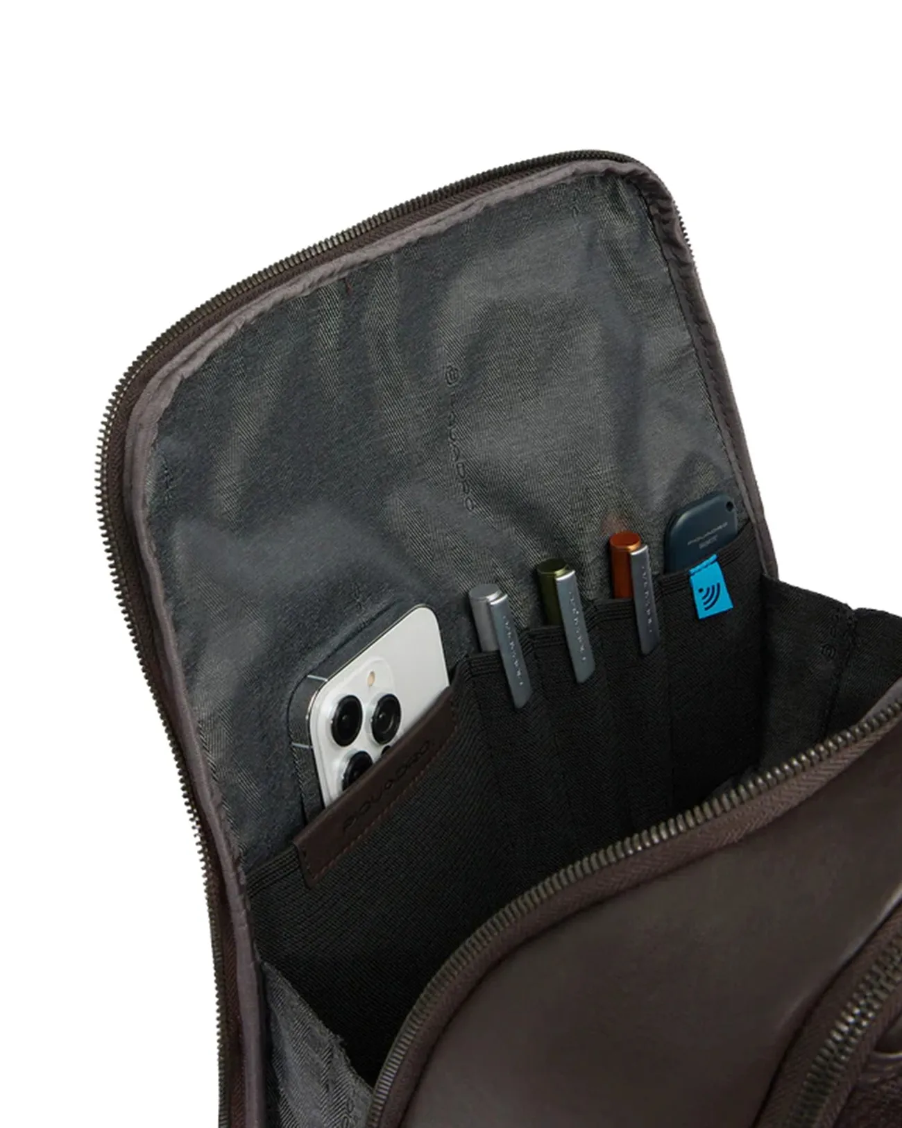 Piquadro - Zaino in pelle con protezione antiurto porta pc 15.6'' Black Square | Studioarch.com
