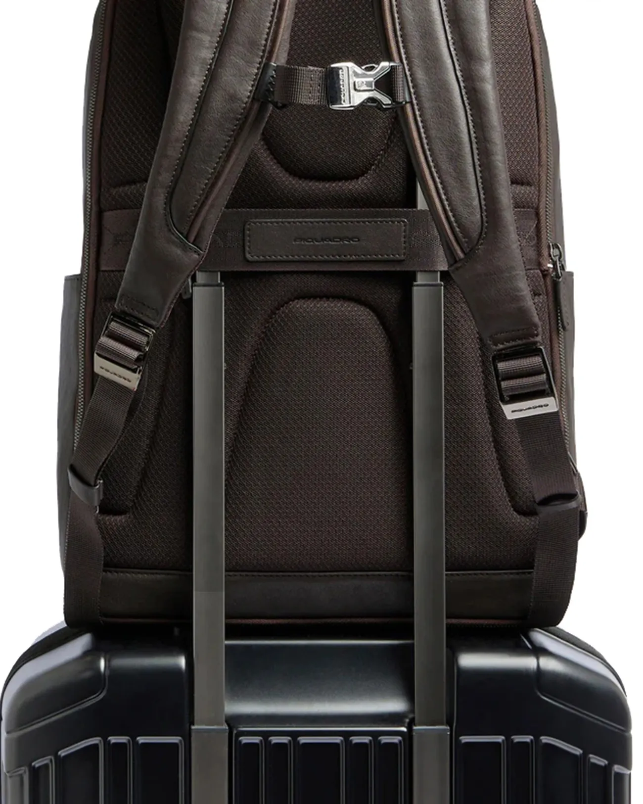 Piquadro - Zaino in pelle con protezione antiurto porta pc 15.6'' Black Square | Studioarch.com