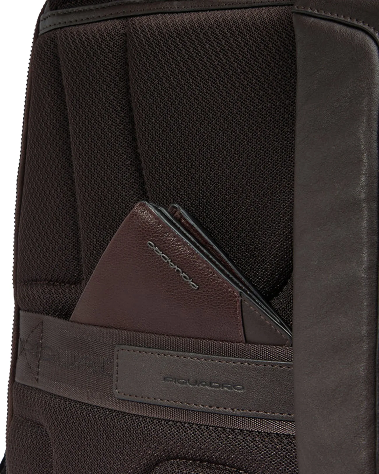 Piquadro - Zaino in pelle con protezione antiurto porta pc 15.6'' Black Square | Studioarch.com