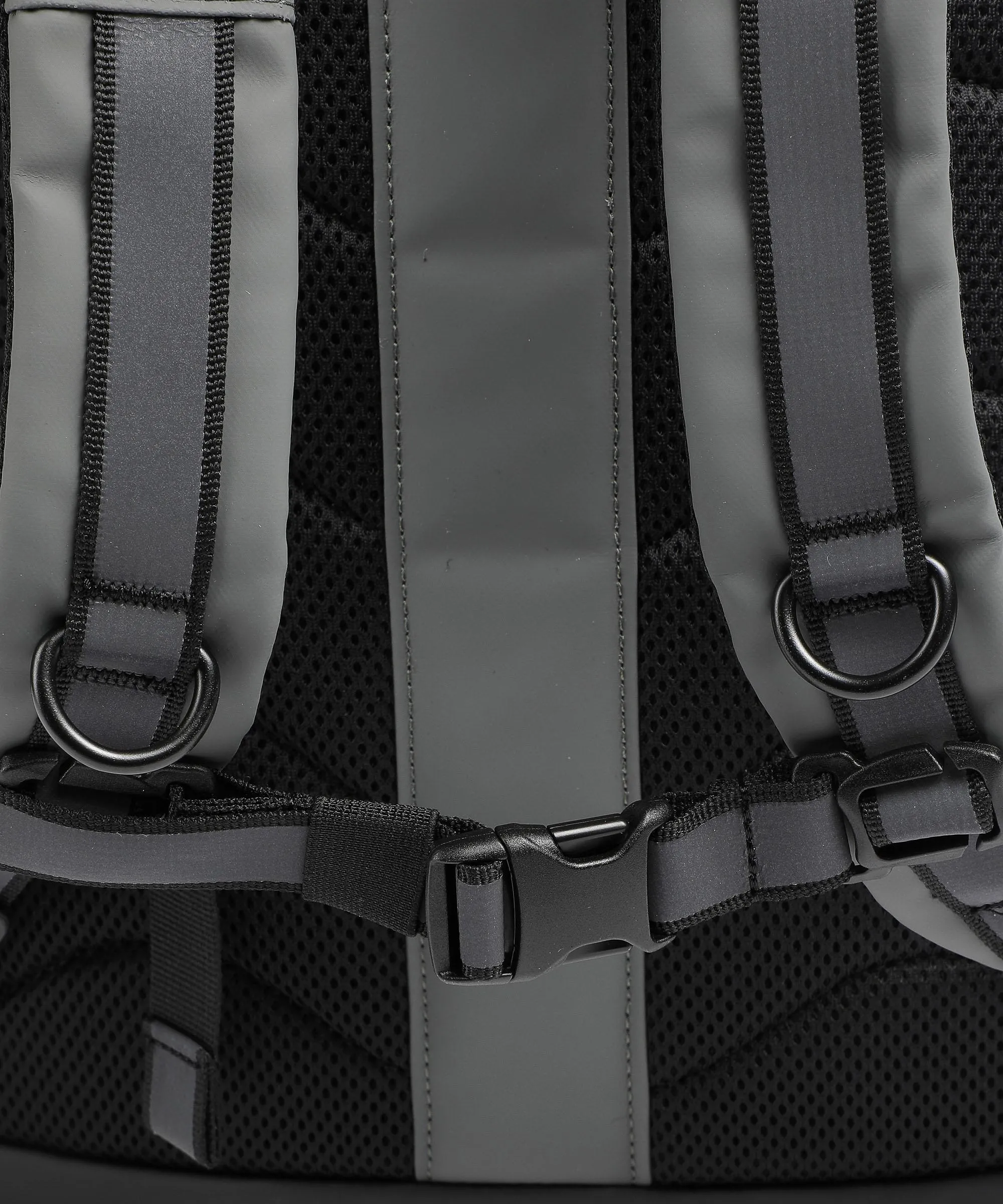  Sandqvist Stream Konrad Zaino roll-top 13″ poliestere riciclato nero/grigio  