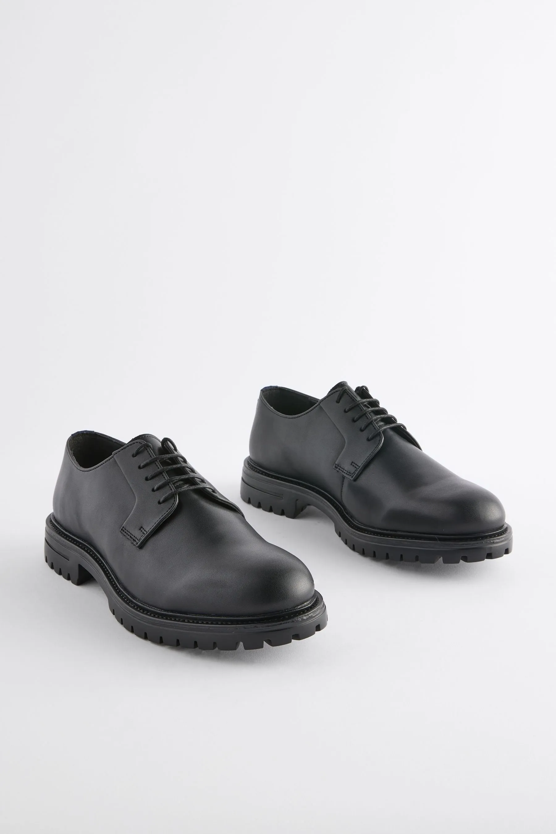 Scarpe Derby con suola con tacchetti in pelle    