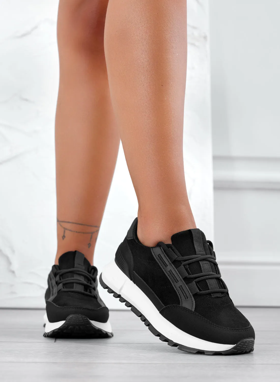 Sneakers nere in tessuto leggero