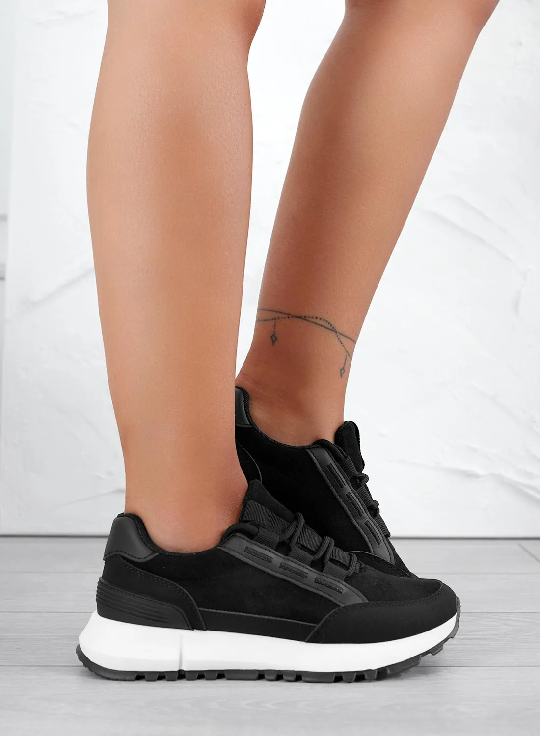 Sneakers nere in tessuto leggero